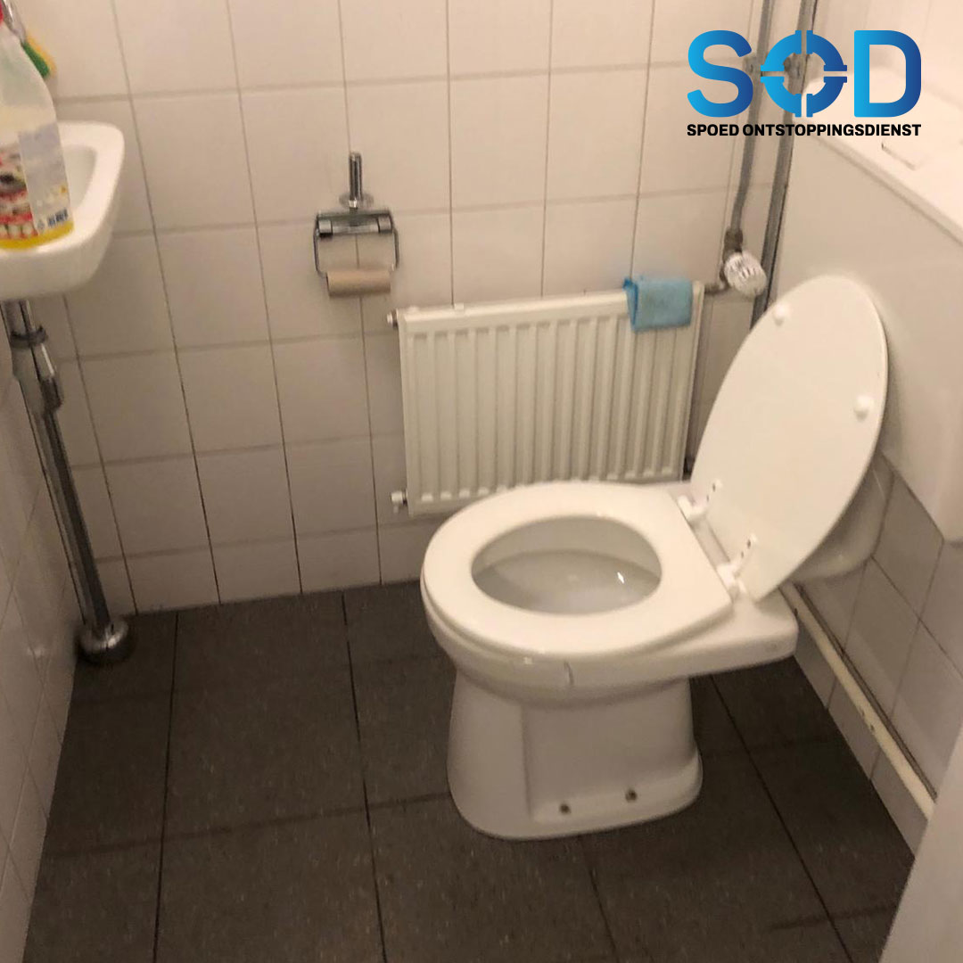 Wat moet ik doen als mijn wc verstopt is?